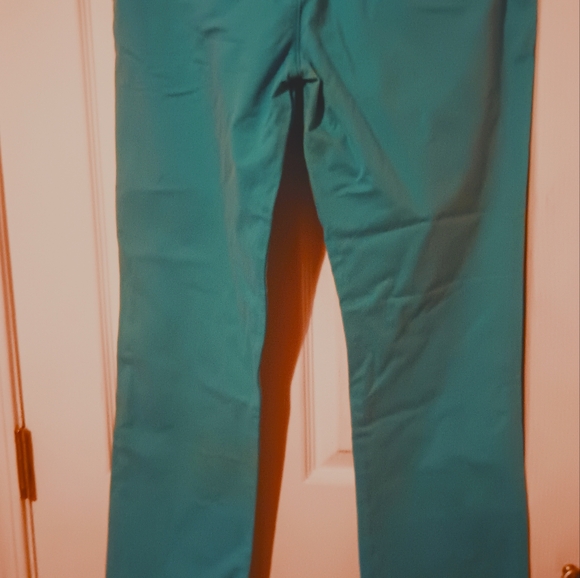 Men's Hollister Chino pants - Picture 2 of 5